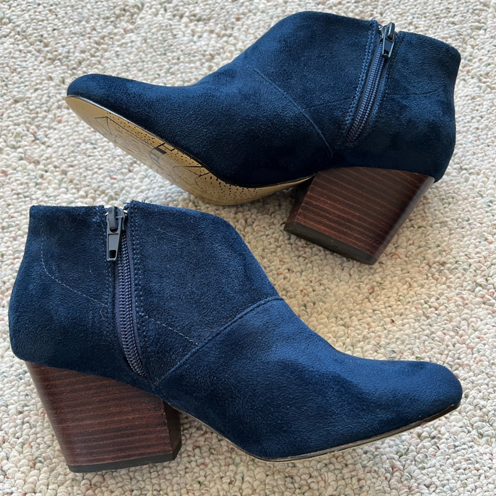 Bella-Vita Blue Suede Booties
